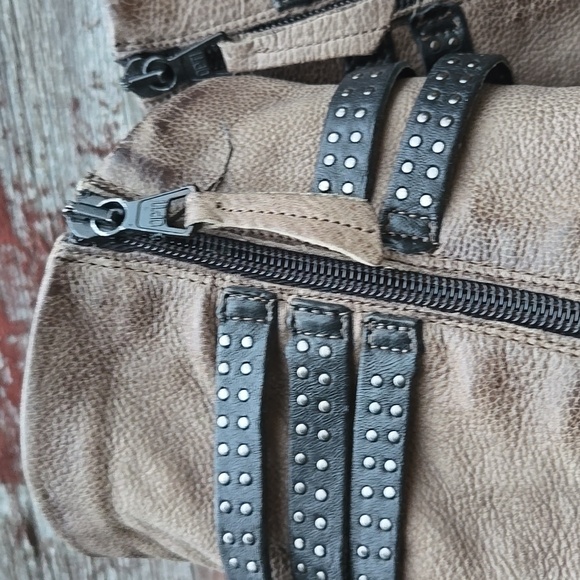 Stylish Tan Mjus Boots with Black Accents - Picture 3 of 9